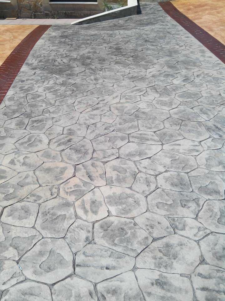 suelo con dibujo en tono gris