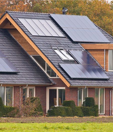 casa reformada con placas solares